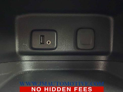 Used 2018 Chevrolet Equinox LT image 38