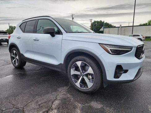 Certified 2026 Volvo XC40 B5 Plus AWD/4WD image 1