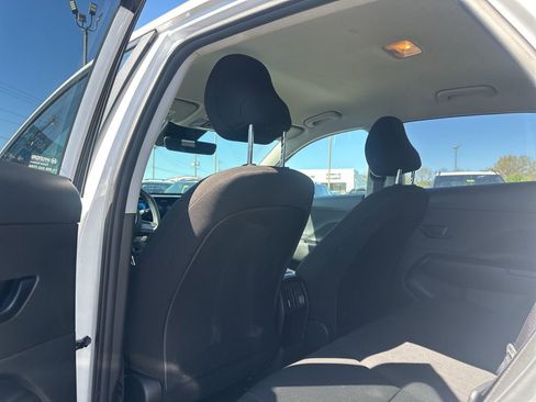 Used 2025 Hyundai Kona SEL image 13