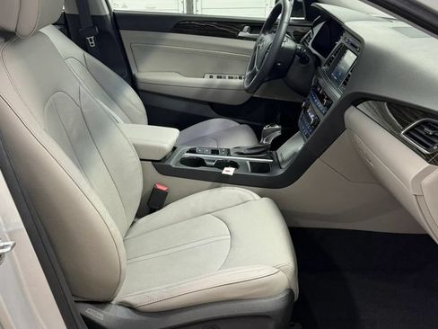 Used 2017 Hyundai Sonata Limited w/ Ultimate Package 04 FWD image 12