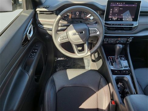 Used 2024 Jeep Compass Trailhawk image 16