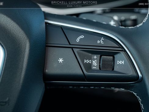 Used 2025 Audi Q8 Prestige image 31