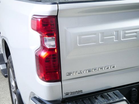 Used 2021 Chevrolet Silverado 1500 LT w/ Z71 Off-Road Package AWD/4WD image 17