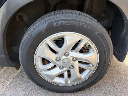 Used 2023 Hyundai Venue SE FWD image 7