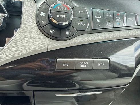 Used 2014 Toyota Sienna LE FWD image 21