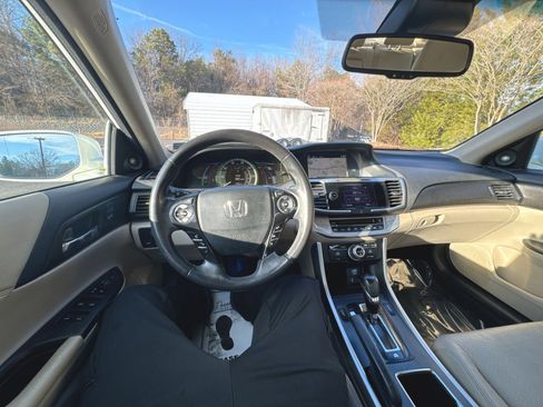 Used 2014 Honda Accord Touring image 18