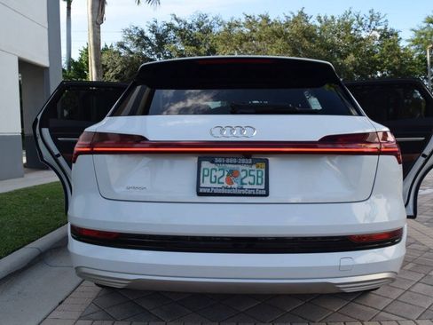 Used 2019 Audi e-tron Prestige w/ Prestige Package AWD/4WD image 36