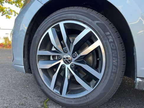 Used 2025 Volkswagen Jetta SE image 30