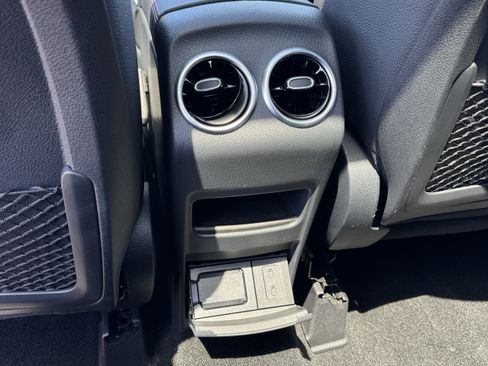 Used 2024 Mercedes-Benz GLB 250 image 33