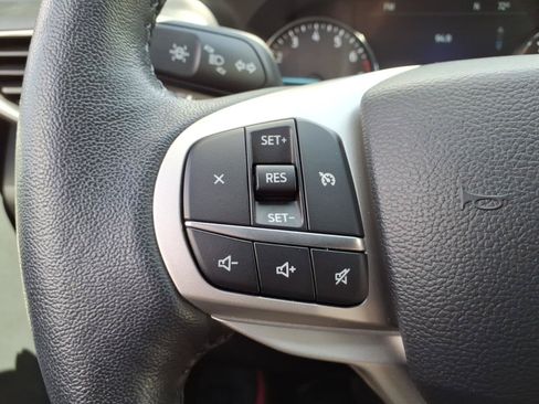 Used 2023 Ford Explorer XLT w/ Equipment Group 202A AWD/4WD image 22