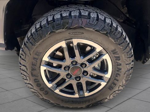 Used 2025 Toyota Tacoma TRD Sport image 11