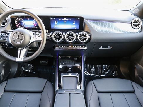 New 2025 Mercedes-Benz GLA 250 4MATIC image 12