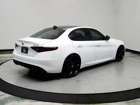 Used 2020 Alfa Romeo Giulia w/ Nero Edizione RWD image 5