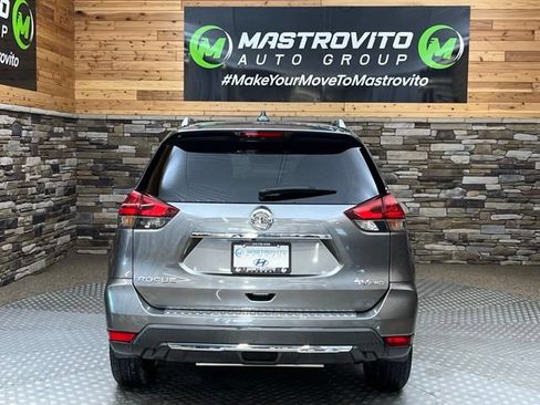 Used 2018 Nissan Rogue SV w/ Premium Package AWD/4WD image 10