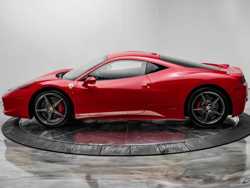 Used 2015 Ferrari 458 Italia Coupe RWD image 9