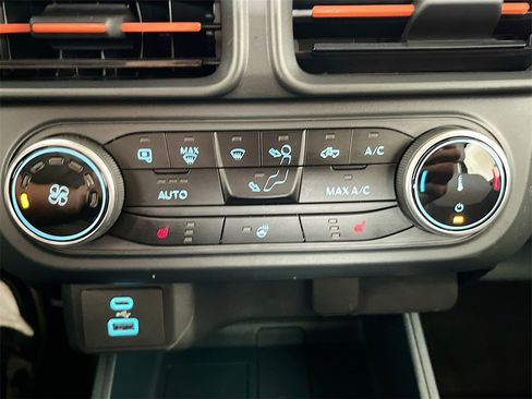 Used 2024 Ford Maverick XLT w/ XLT Luxury Package image 16