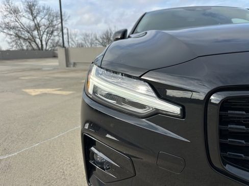 Used 2021 Volvo S60 T5 Momentum image 11