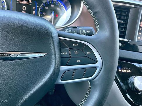 Used 2023 Chrysler Voyager LX image 23