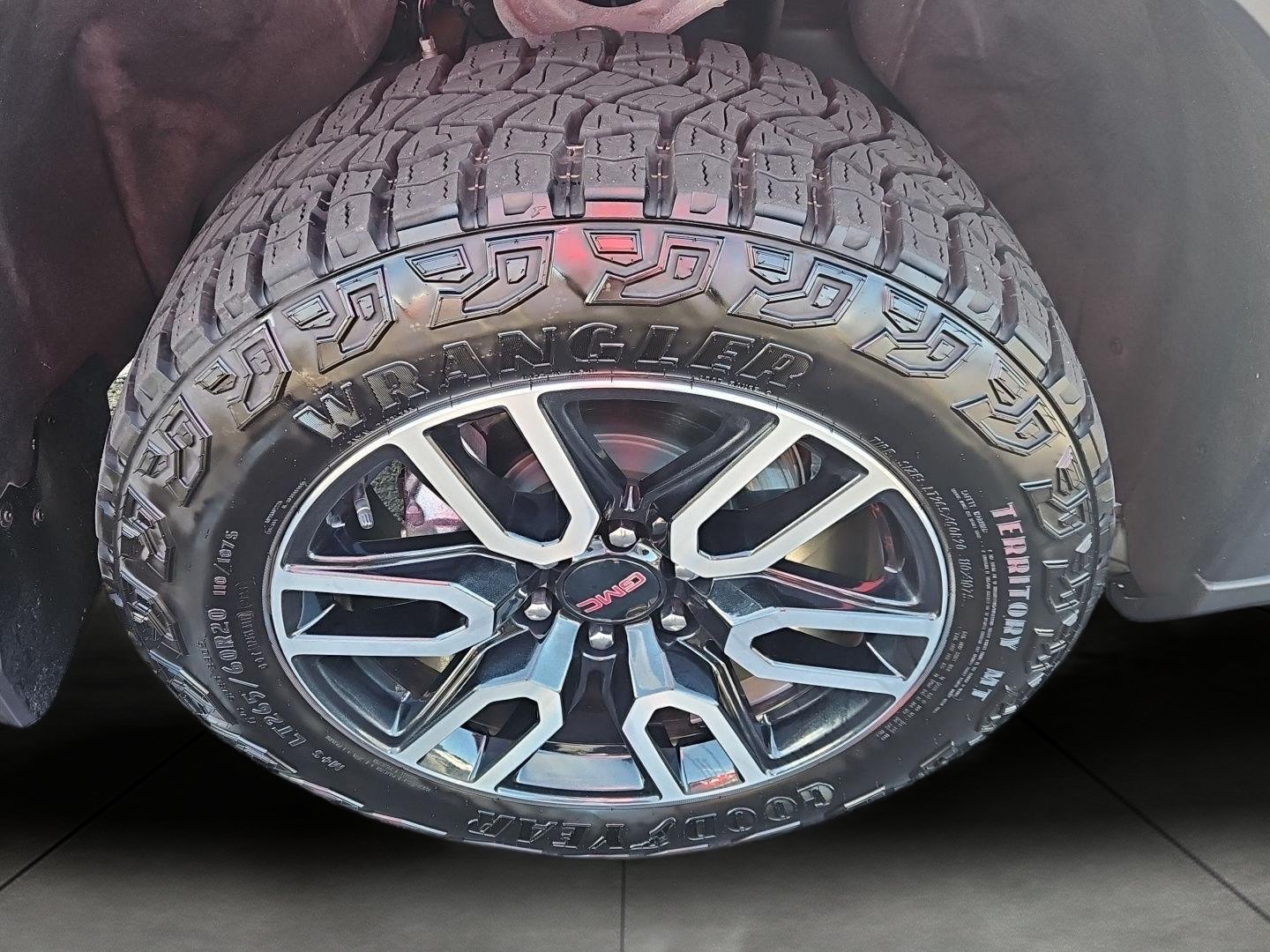 Used 2023 GMC Sierra 1500 AT4 w/ Technology Package AWD/4WD image 11