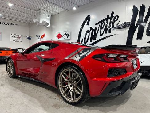 Used 2025 Chevrolet Corvette Z06 RWD image 4