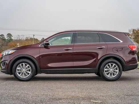 Used 2018 Kia Sorento LX image 4