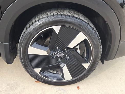 Certified 2025 Nissan Kicks SR image 30