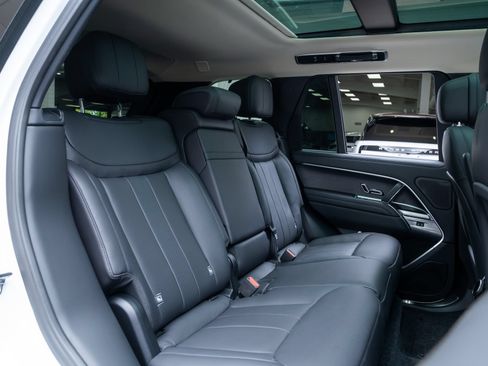 Used 2025 Land Rover Range Rover SE AWD/4WD image 24