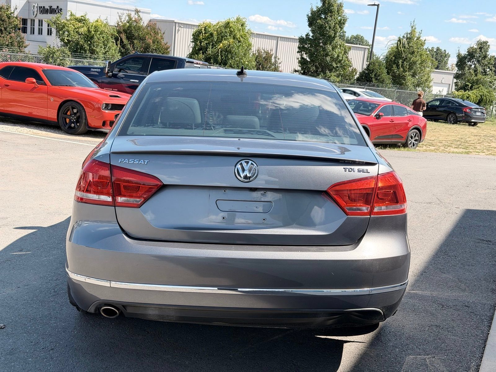 Used 2015 Volkswagen Passat TDI SEL Premium FWD image 6