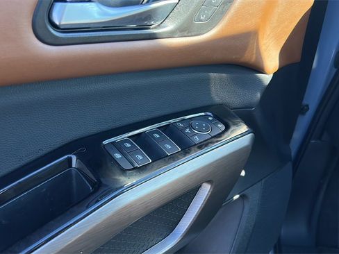 Used 2025 Nissan Pathfinder Platinum image 18