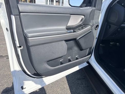 Used 2025 Ford Expedition Active AWD/4WD image 25