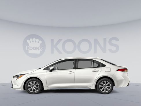 Used 2025 Toyota Corolla LE image 4