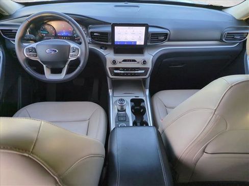 Used 2024 Ford Explorer XLT w/ Equipment Group 202A image 18