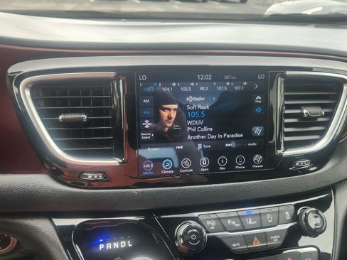 Used 2019 Chrysler Pacifica Touring-L FWD image 20