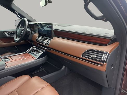 Used 2024 Lincoln Navigator L Reserve image 14