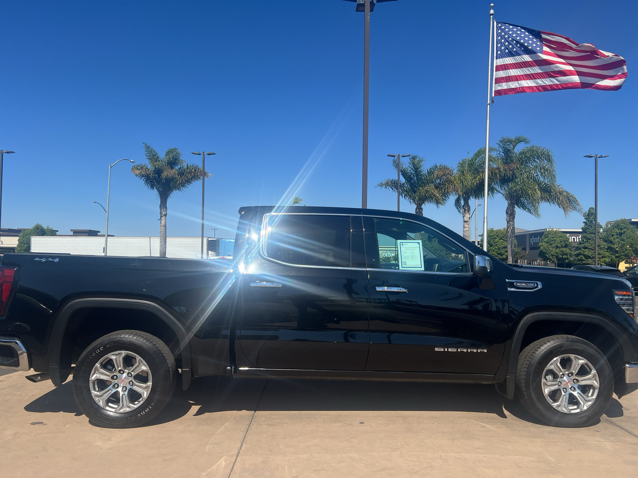Used 2025 GMC Sierra 1500 SLT AWD/4WD image 4
