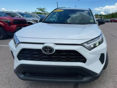 Used 2025 Toyota RAV4 LE AWD/4WD image 7
