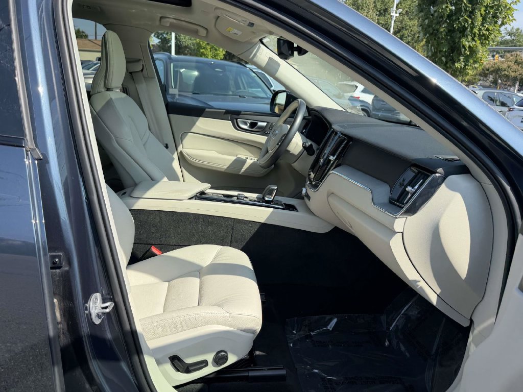 Used 2024 Volvo XC60 T8 Plus w/ Protection Package Premier AWD/4WD image 12