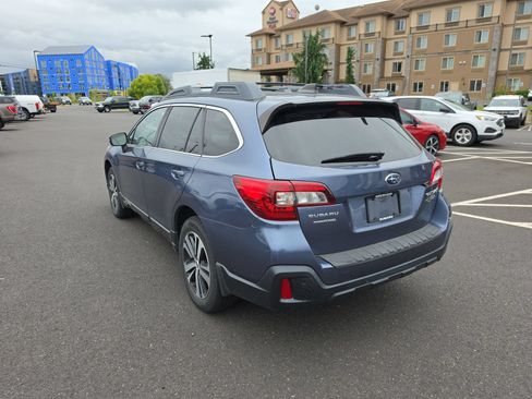 Used 2018 Subaru Outback 3.6R Limited AWD/4WD image 2