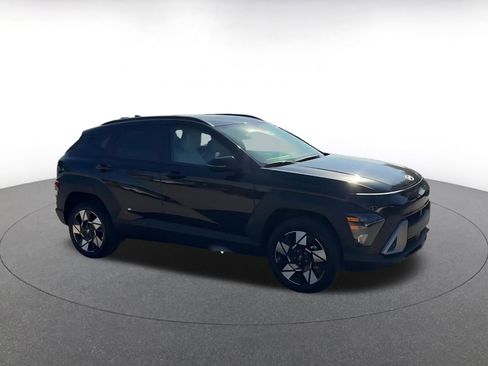 Used 2025 Hyundai Kona SEL image 2
