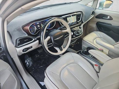 Used 2019 Chrysler Pacifica Limited FWD image 10