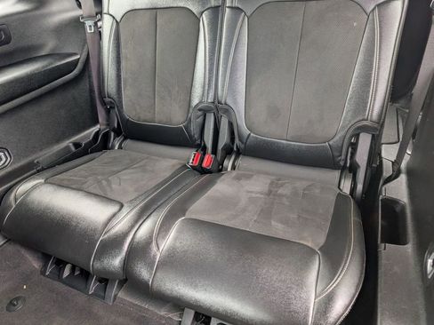 Used 2024 Jeep Grand Cherokee L Altitude image 17