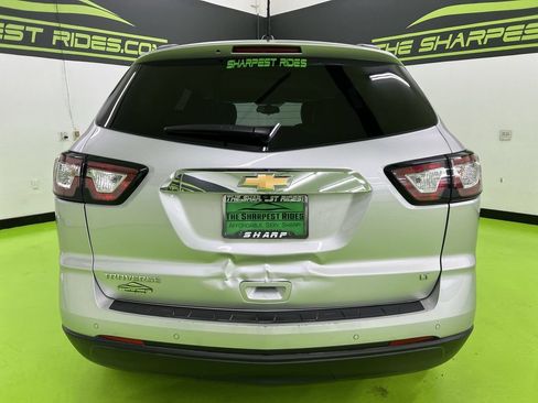 Used 2017 Chevrolet Traverse LT w/ Style and Technology Package FWD image 8