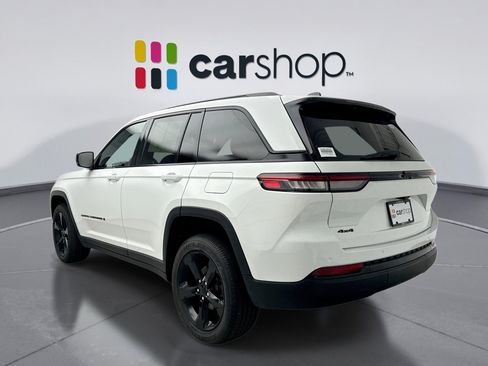 Used 2023 Jeep Grand Cherokee Altitude AWD/4WD image 3