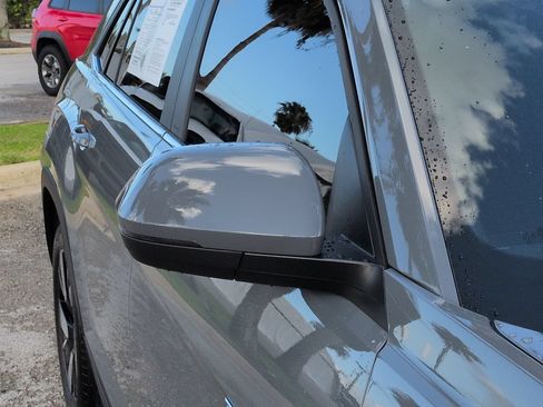 Used 2024 Volkswagen Atlas Cross Sport SE FWD image 11