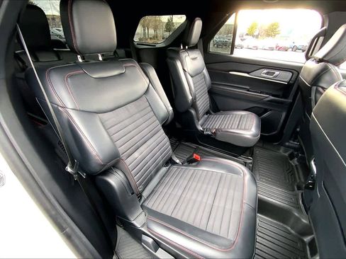 Used 2025 Ford Explorer ST-Line image 19