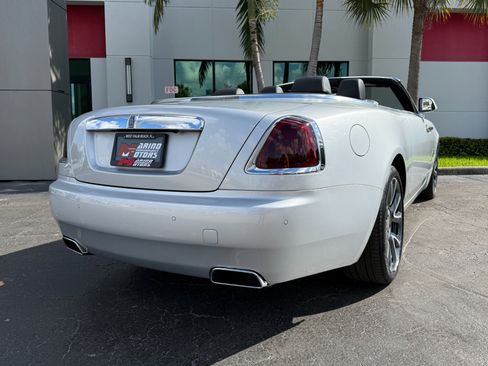 Used 2017 Rolls-Royce Dawn image 42