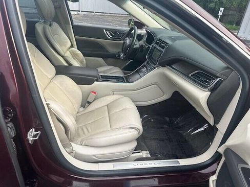 Used 2017 Lincoln Continental Select image 15