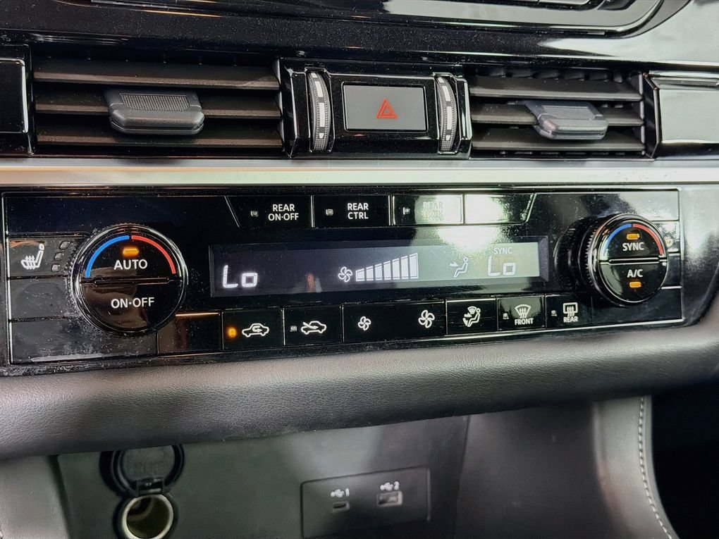 Used 2025 Nissan Pathfinder SV FWD image 20