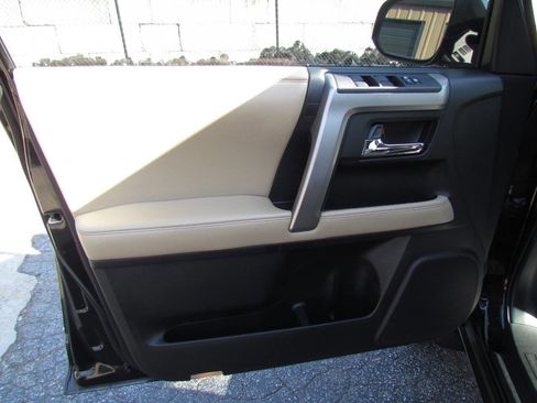 Used 2015 Toyota 4Runner SR5 Premium image 10