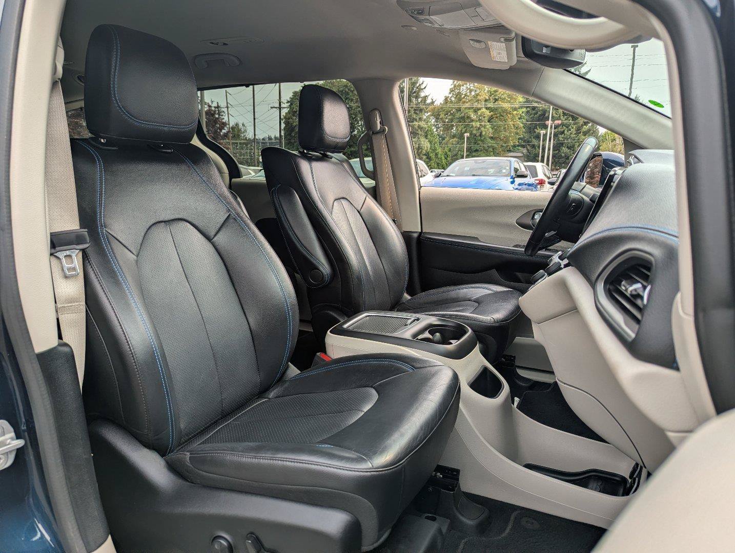 Used 2021 Chrysler Pacifica Touring-L w/ Uconnect Theater Family Group AWD/4WD image 42